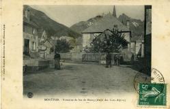 Monêtier - Fontaine du bas du Bourg ( Arrêt des Cars-Alpins)
