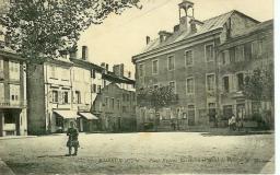 Place Eugène Barthelon et l'Hôtel de Ville