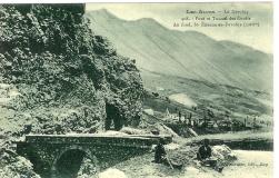 Le Dévoluy- Pont et Tunnel des Etroits - Au fond, St Etienne en Devoluy (1268m)