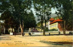 Gap (735m) - Square de la Place Saint Arnoux - Aufond , le Monument aux Morts