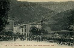 Serres, PLace de la liberté, arrivée de chasseurs alpins