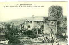 La Bathie - alt 852m - Ruine du Chateau et le Lavoir