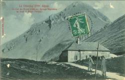 Le Col du Noyer (1500m) Refuge Napoléon, au fond le Mont Faraud